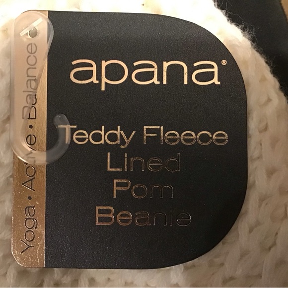 🎄🎄Apana Teddy Fleece Lined Pom Beanie! New with tags.🎄🎄 - Picture 3 of 5